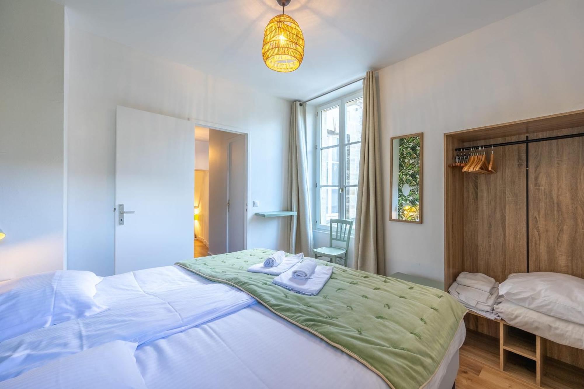 Le Petit Clos Apartment บาเยอ ภายนอก รูปภาพ